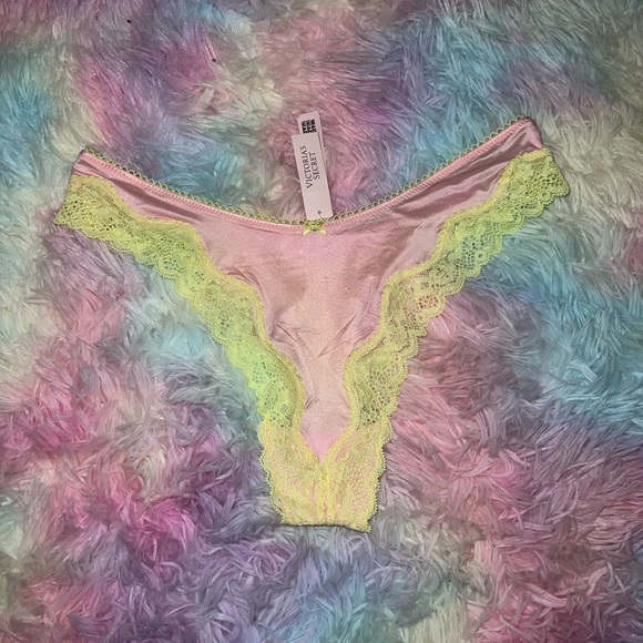 NWT VS Tease Satin Lace Trim Thong - Picture 1 of 7